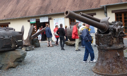 matériel militaire ressortis de l'eau.jpg